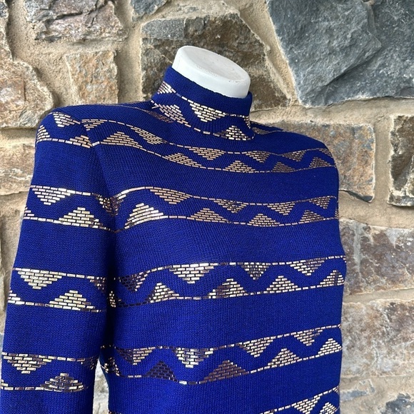 St. John Evening By Marie Gray Knit Mock Neck Sweater in Royal Blue/Gold Size 6 - Picture 5 of 8